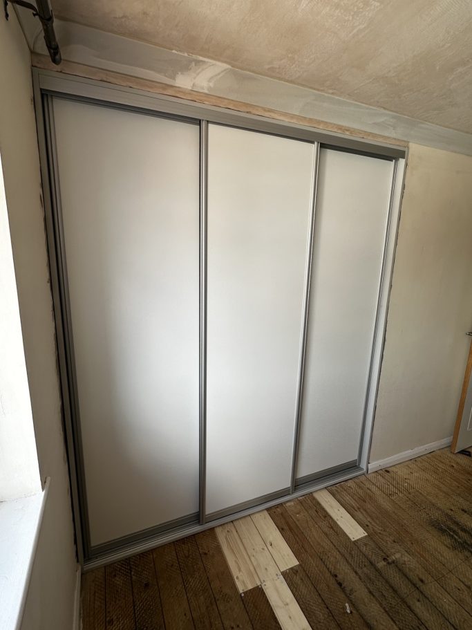 bespoke fitted sliding wardrobe in Kent.
